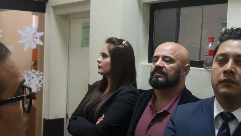 Exministro de Salud, Jorge Villavicencio, y su hija se entregan a la justicia