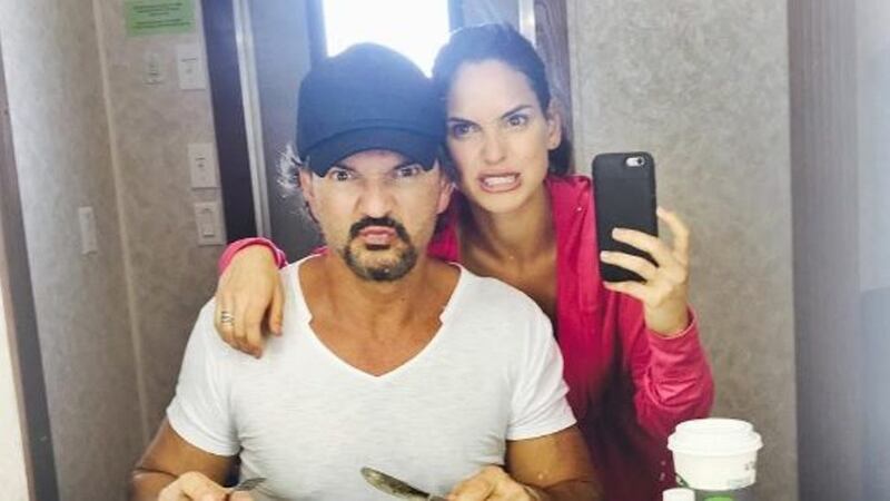 "Guatemala te extrañé", Adria Arjona disfruta de la playa en nuestro país