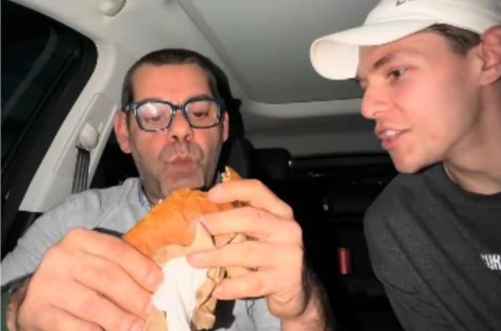 Tío italiano se vuelve viral al probar los shucos guatemaltecos