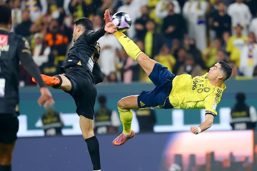 Cristiano Ronaldo se inventó espectacular golazo de chilena y se acerca a los 1000 goles