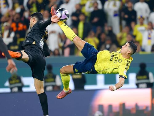 Cristiano Ronaldo se inventó espectacular golazo de chilena y se acerca a los 1000 goles