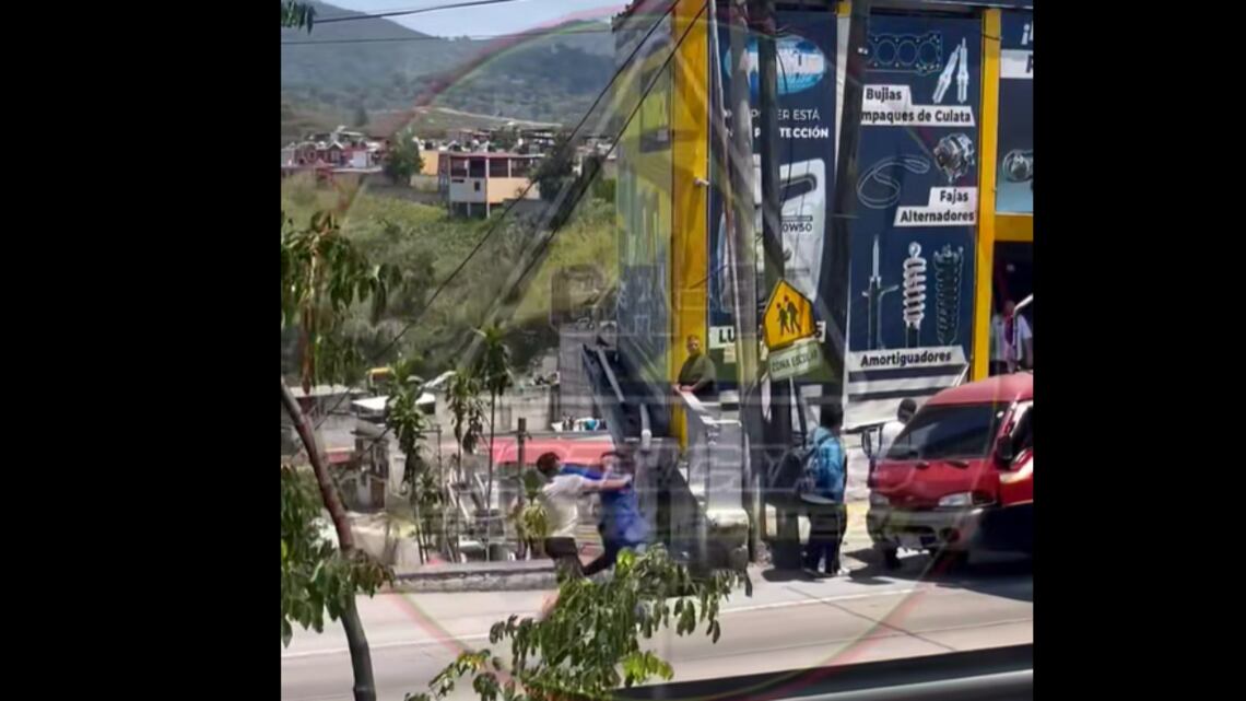 VIDEO. Conductores se agarran a golpes en carretera al Atlántico