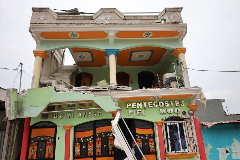 Los sismos dejaron decenas de casas dañadas.