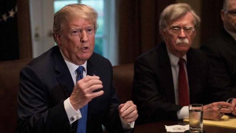 EE. UU. asegura que no hay golpe de Estado; Trump dice que apoya a Venezuela
