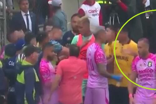 VIDEO. Expulsión de Fariña provoca riña entre jugadores de Mixco y Municipal 