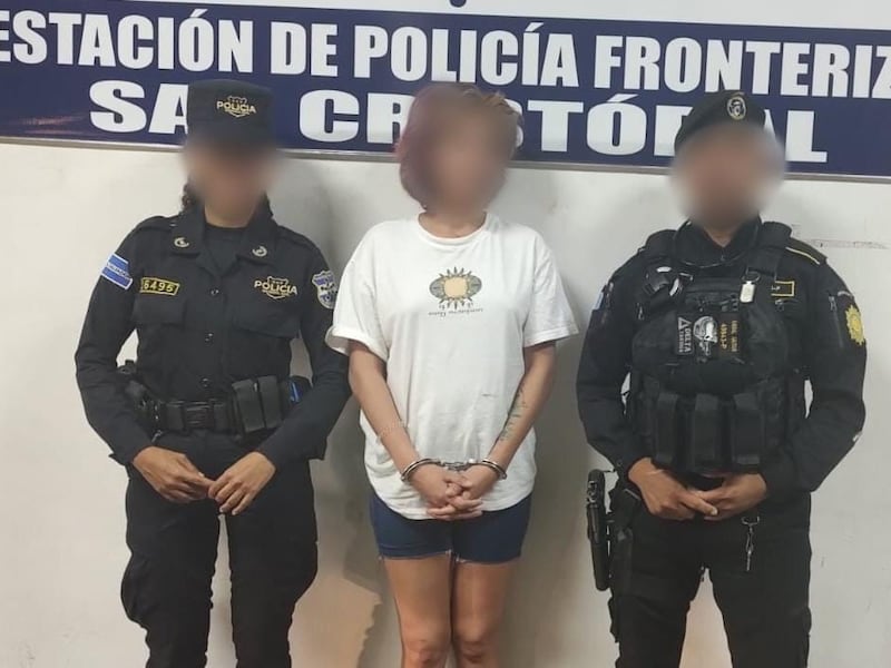 Expulsan a presunta pandillera a El Salvador