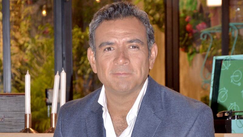 ¡Tremendo accidente! Héctor Sandarti muestra como quedó su apartamento luego de incendiarse