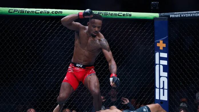 Tuvieron un combate en la división de peso pluma. (Foto: MMA Junkie)