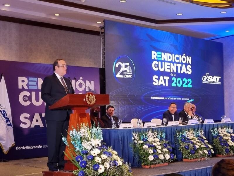 Con atrasos en proyectos, Finanzas resalta saldo de caja arriba de Q12 millardos