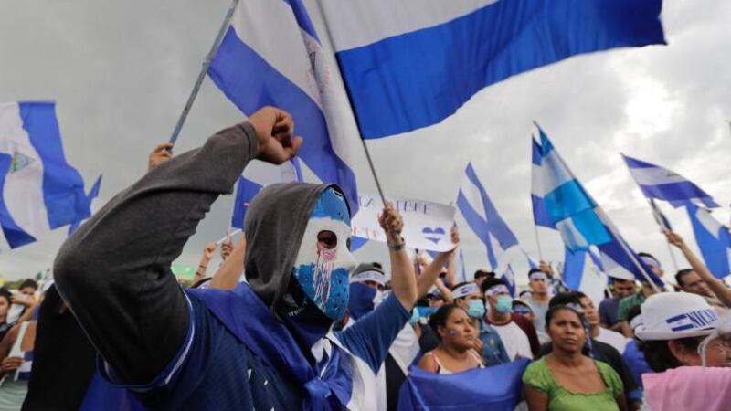 Presidente de Nicaragua afirma que se mantendrá en el poder pese a manifestaciones