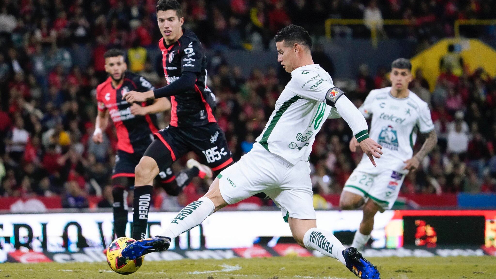 James Rodríguez, jugador de los Tuzos del Pachuca.