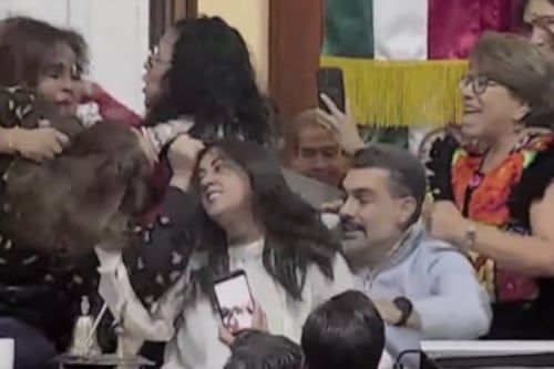 Congreso de México suspende sesión por agresiones entre legisladores