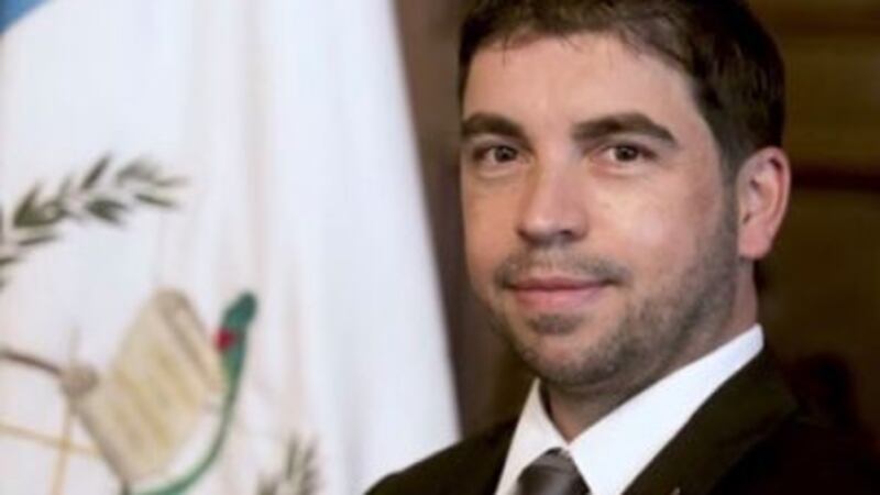 Viceministro de cultura vinculado con pruebas falsas se defiende con proceso de licitación