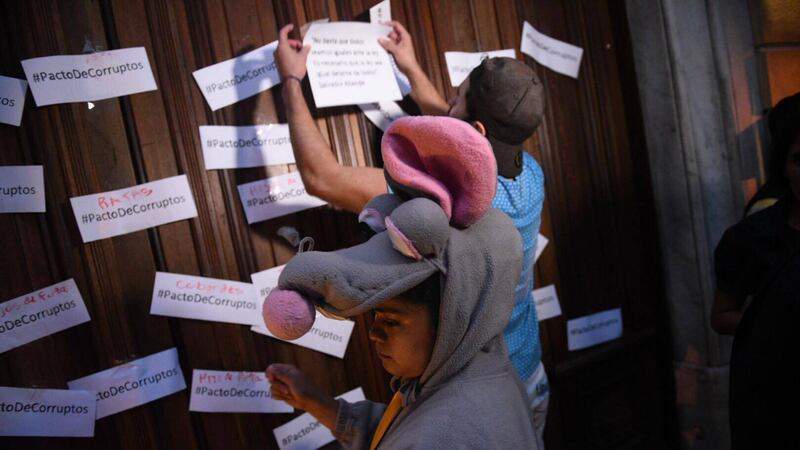 Denuncian a ministro de Gobernación y director de PNC por actuaciones el 21N