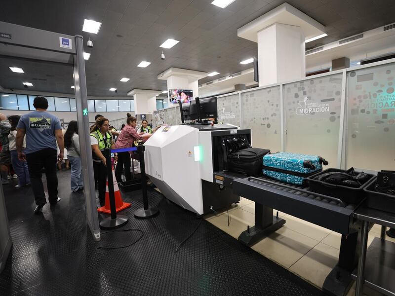Instalan nuevos escáneres en el Aeropuerto La Aurora para agilizar controles de seguridad