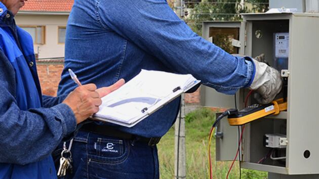 Descuento del 50 % en luz para adultos mayores