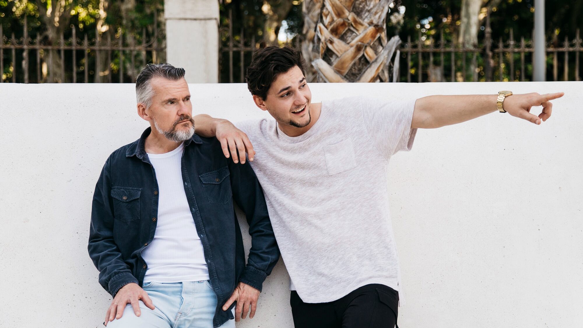 Ya sea primerizo, aventurero o elegante, papá también merece ropa que refleje quién es. Inspírate con estas propuestas atemporales y cómodas que se adaptan