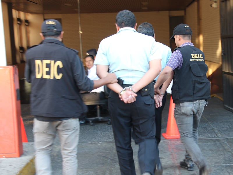 Condenan a guardias de seguridad de Usac por crimen de abogado de AEU