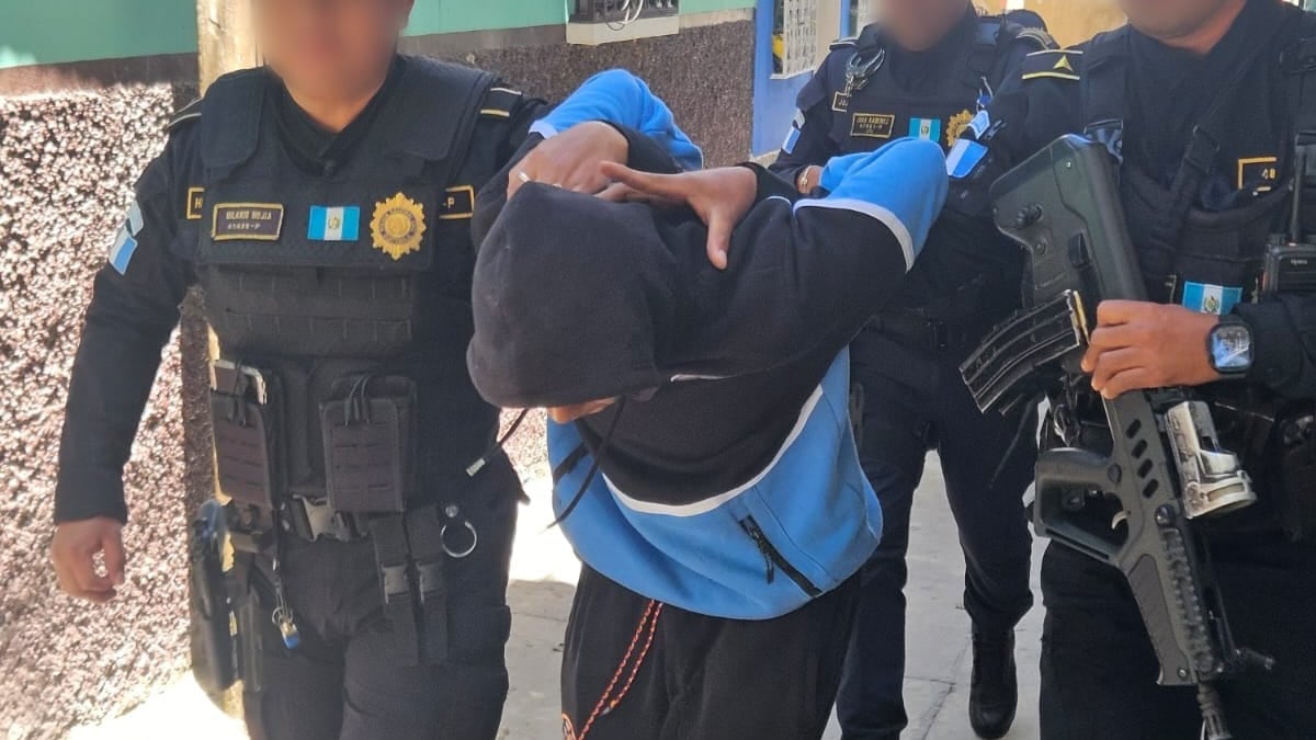 “Yeico” peligroso asaltante y asesino capturado en la zona 5. Foto: PNC