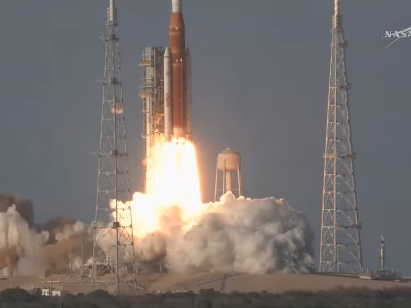 La NASA comparte nuevas y asombrosas imágenes de la Tierra tomadas desde Artemis II