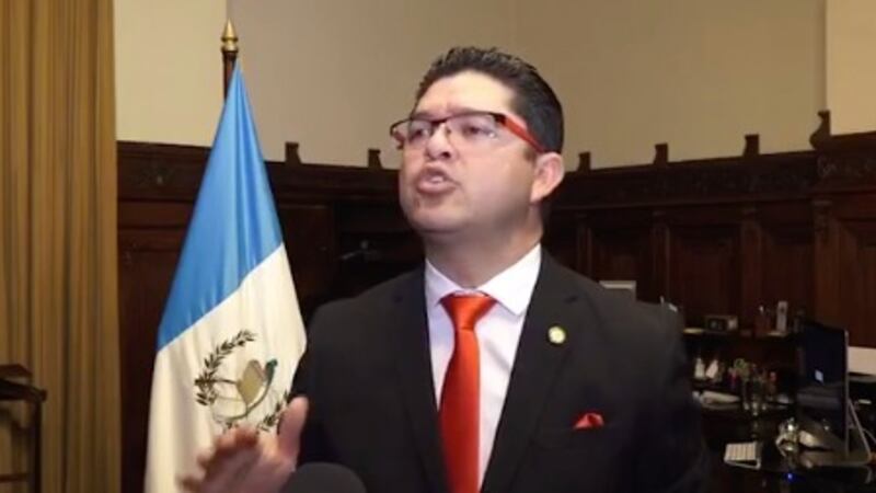 Gobierno asegura que destituyó al viceministro de Salud y que no renunció como él dice