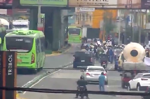 Manifestantes avanzan hacia la Bolívar y así el panorama