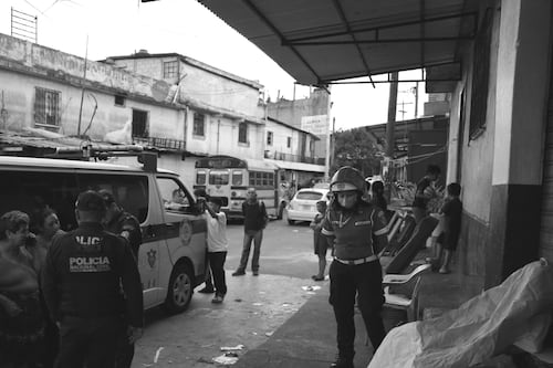 Localizan a hombre fallecido en extrañas circunstancias en vía pública de Villa Nueva