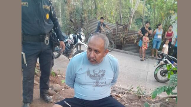 ¡Pensó que lo engañaba! La escucha hablando por teléfono y le dispara