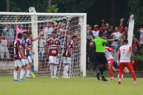 Comunicaciones se hunde en el sótano de la tabla de clasificación