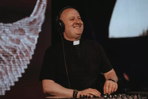 Detalles del concierto del DJ Padre Guilherme en Guatemala