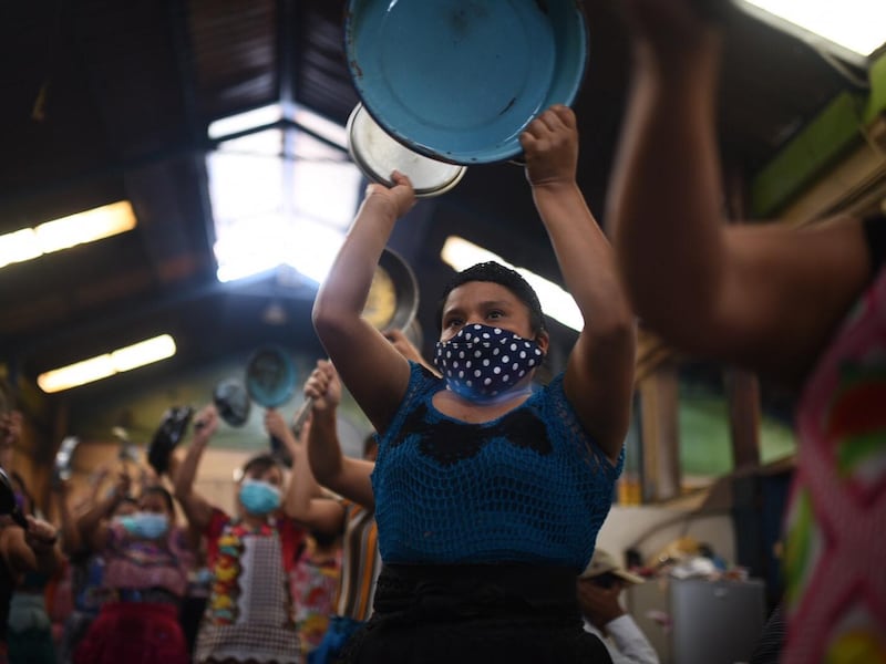 Guatemaltecos ajustan presupuestos de hogar por aumento de costo de vida