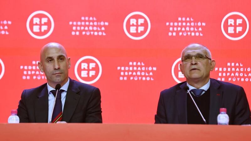 España: Destituyen a mano derecha de Luis Rubiales