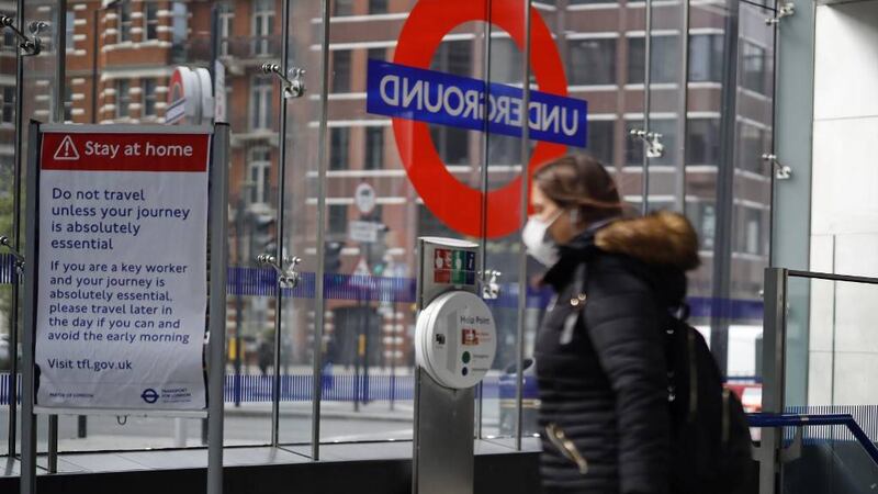 Británica muere por coronavirus después de que infectado la atacara y le escupiera