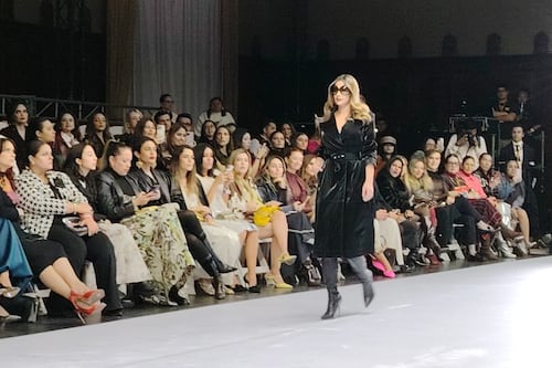 El diseñador Michael Costello deslumbra con sus diseños en el Fashion Week 2025