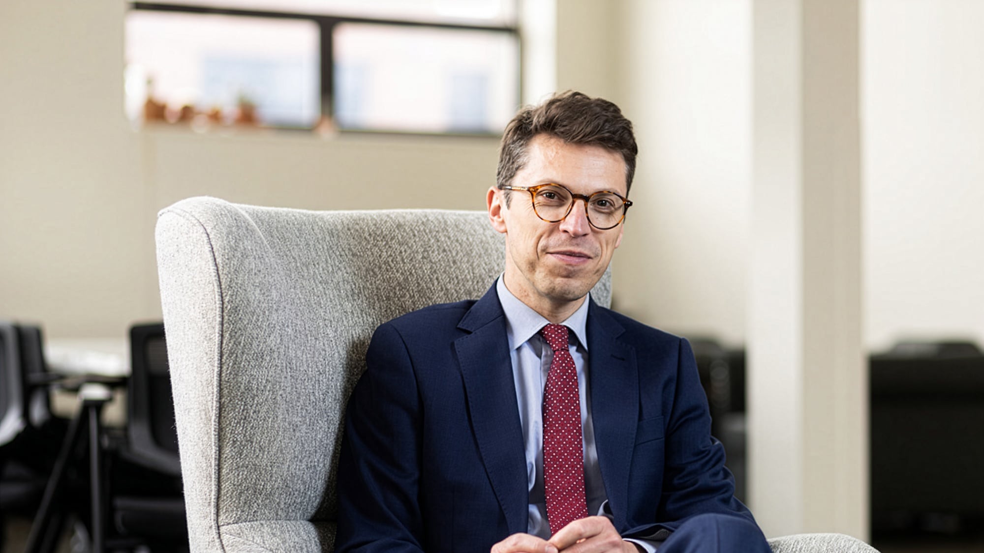 Fue profesor de Física Herman Feshbach en el MIT y director del Centro de Ciencia del Plasma y Fusión del MIT. (Foto: MIT News)