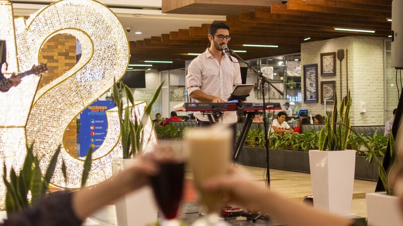 Plaza Tenedor se reinventa con platillos de temporada, música en vivo y actividades