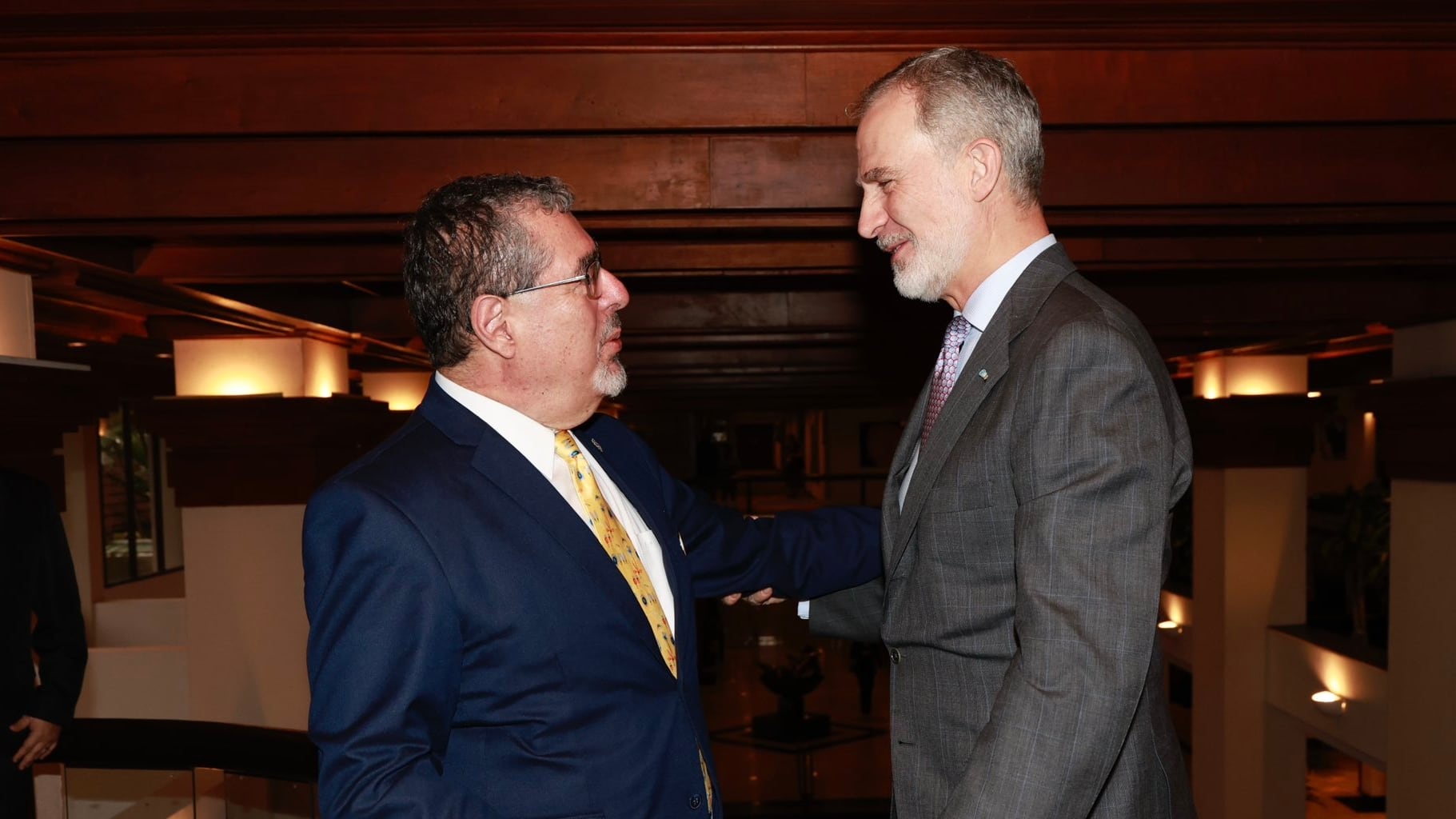 Presidente Bernardo Arévalo estrecha relaciones diplomáticas tras encuentro con el rey de España, Felipe VI en Costa Rica.