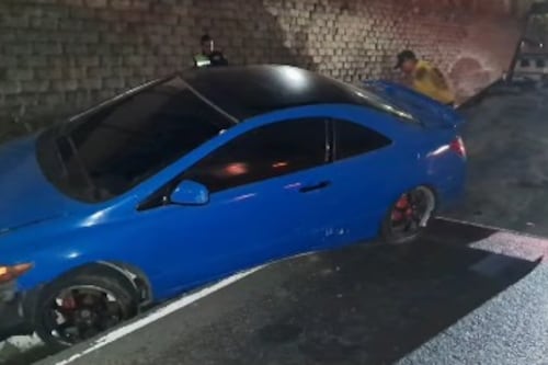 Video posterior de carro que cayó en una cuneta en San Miguel Petapa