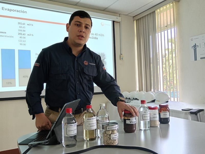 Wagner Monterroso, jefe de la destilería Pantaleón.