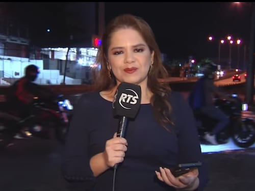 Periodista de RTS denuncia que fue amedrentada por sujetos mientras estaba reportando en vivo