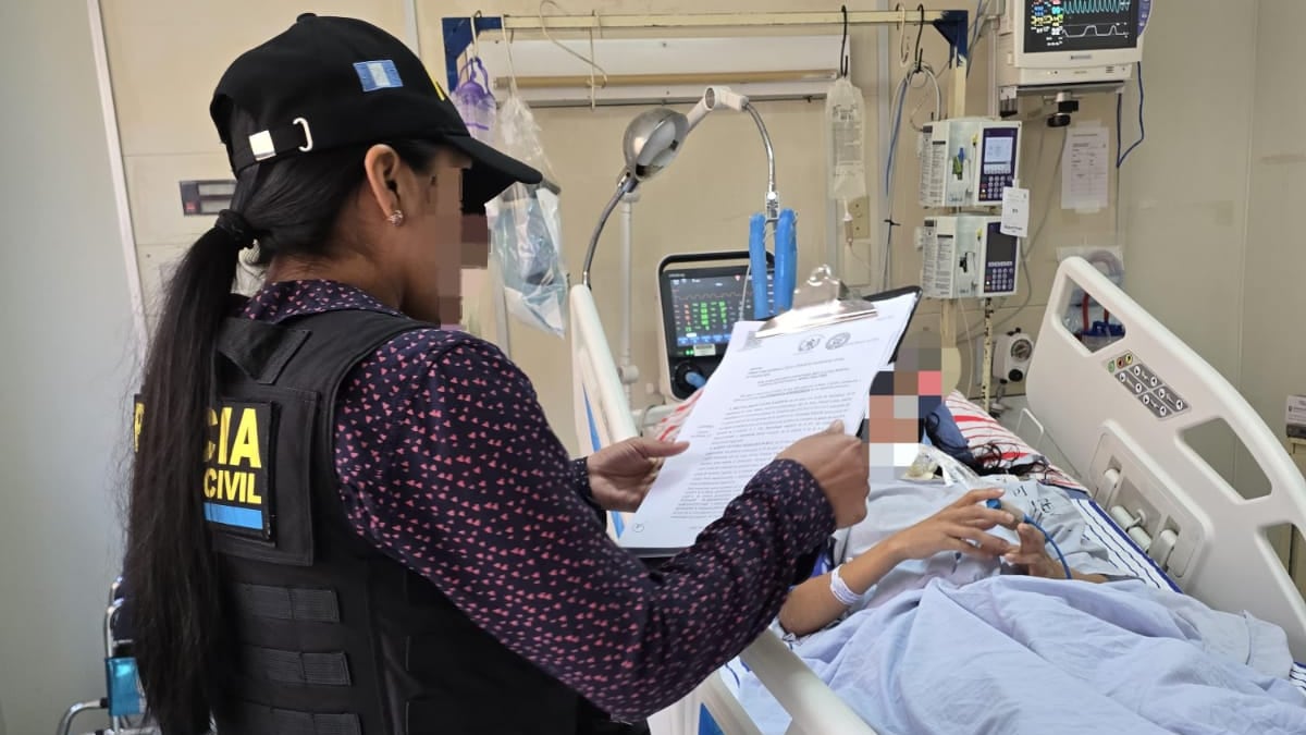 La presunta sicaria fue notificada desde el hospital donde esta siendo atendida. Foto: PNC