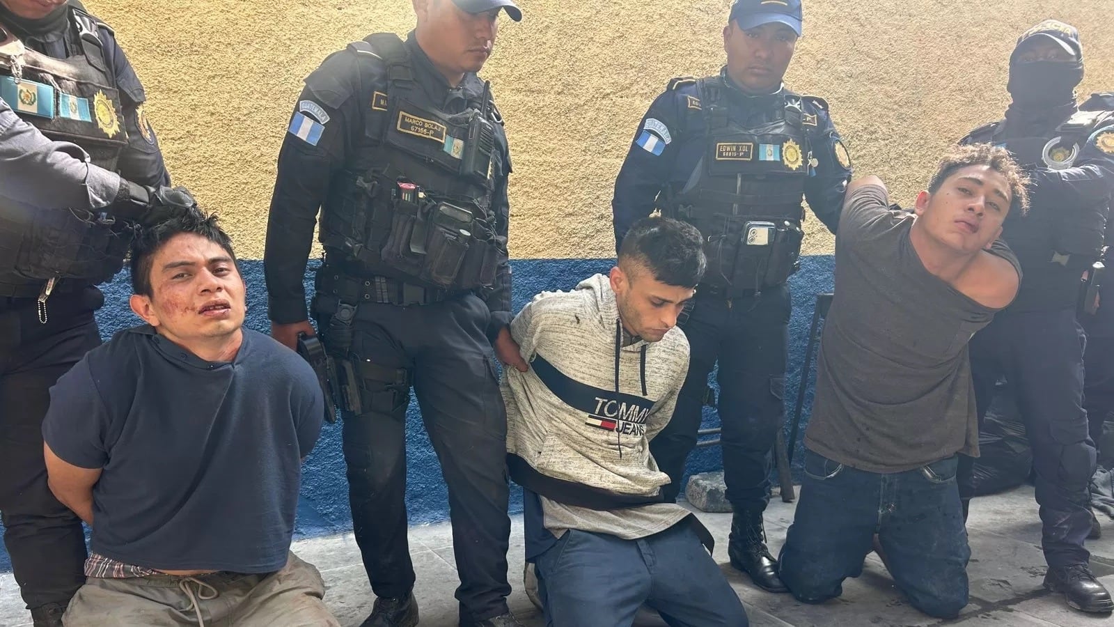 Presuntos pandilleros capturados tras ataque contra la PNC. Foto: RRSS