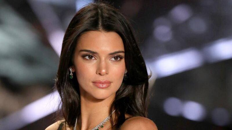 Kendall Jenner llega al afterparty de los Oscar con un vestido que solo tapaba lo necesario