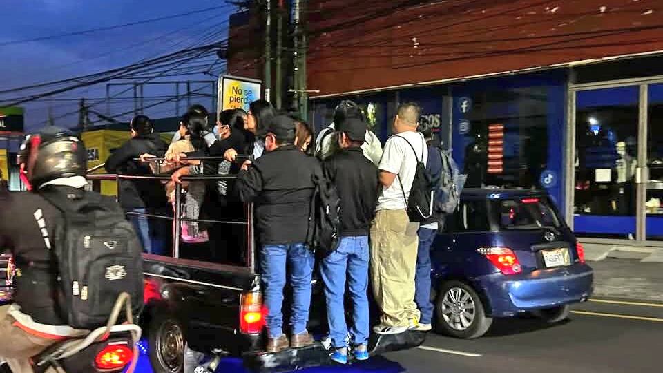 Suspensión del servicio de buses Express Mixco.