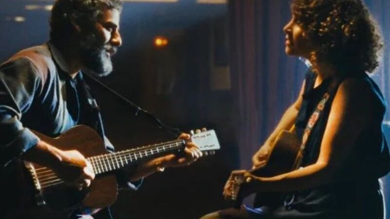 "Luna de Xelajú", Gaby Moreno realiza espectacular colaboración con Oscar Isaac