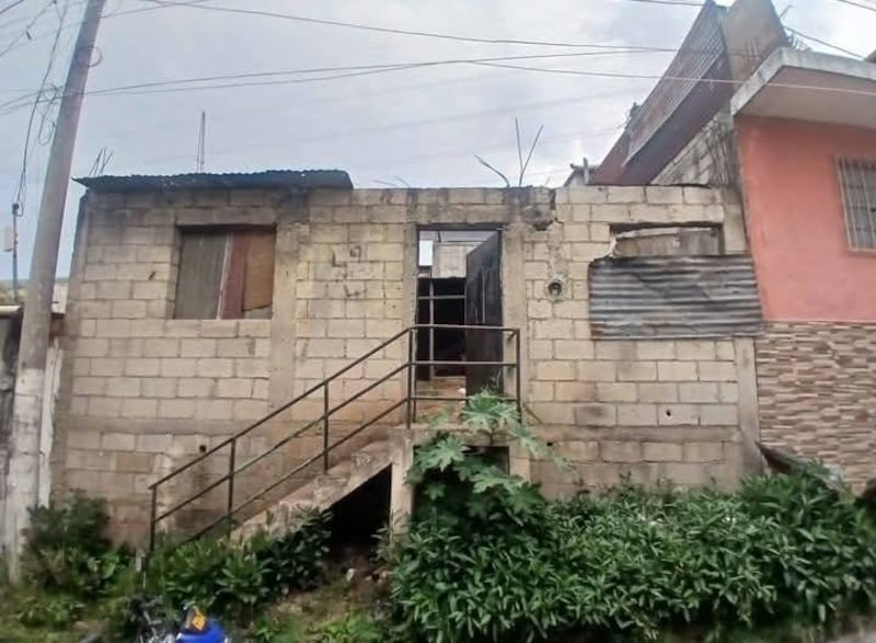 Vivienda abandonada en Santa Faz, zona 18.