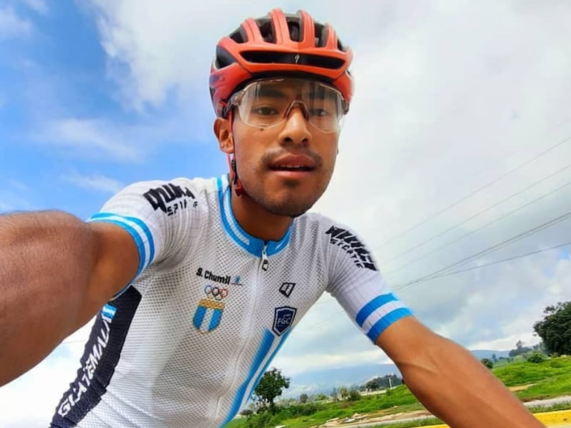 El ciclista guatemalteco Sergio Chumil conquista la Copa de Vigo en España