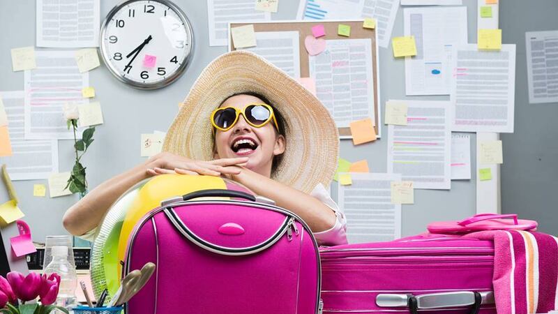 Alientan a trabajadores a celebrar sus vacaciones con estos divertidos mensajes