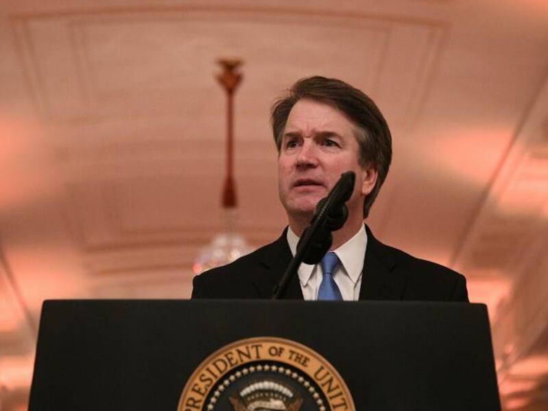 Maestra renuncia tras publicar tuit sobre “matar” al juez Kavanaugh