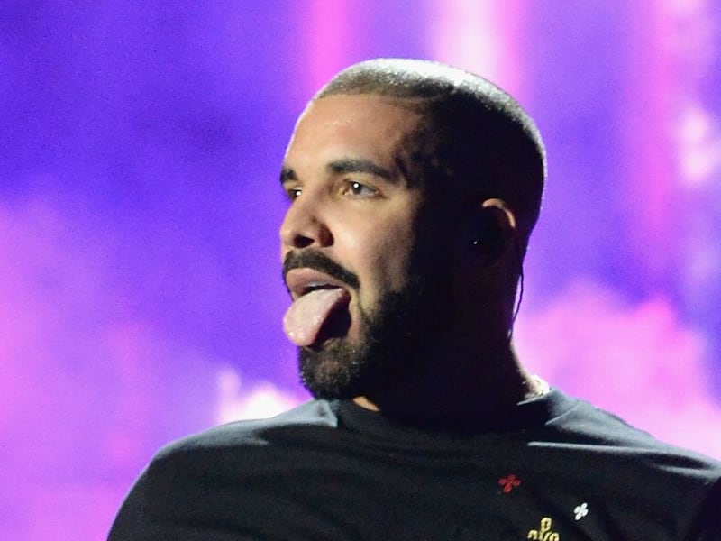Herederos de Tupac quieren tomar acciones legales contra Drake por usar la voz del fallecido rapero